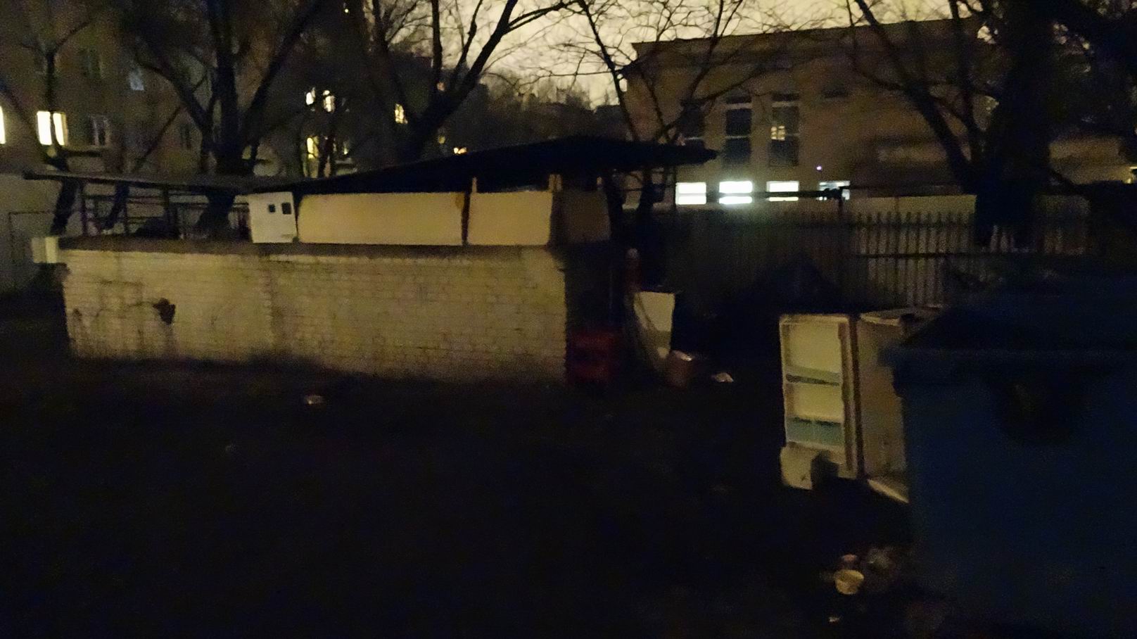 Bezdomni smietnik Warszawa Fundacja ja jestem 3.jpg
